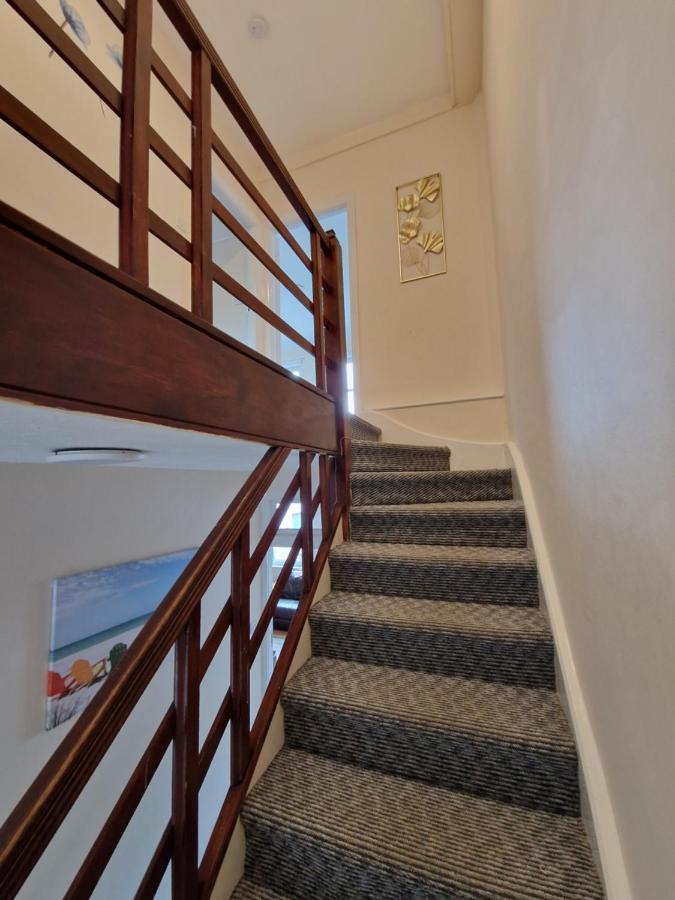 Finchley Holidays Whetstone Exterior photo
