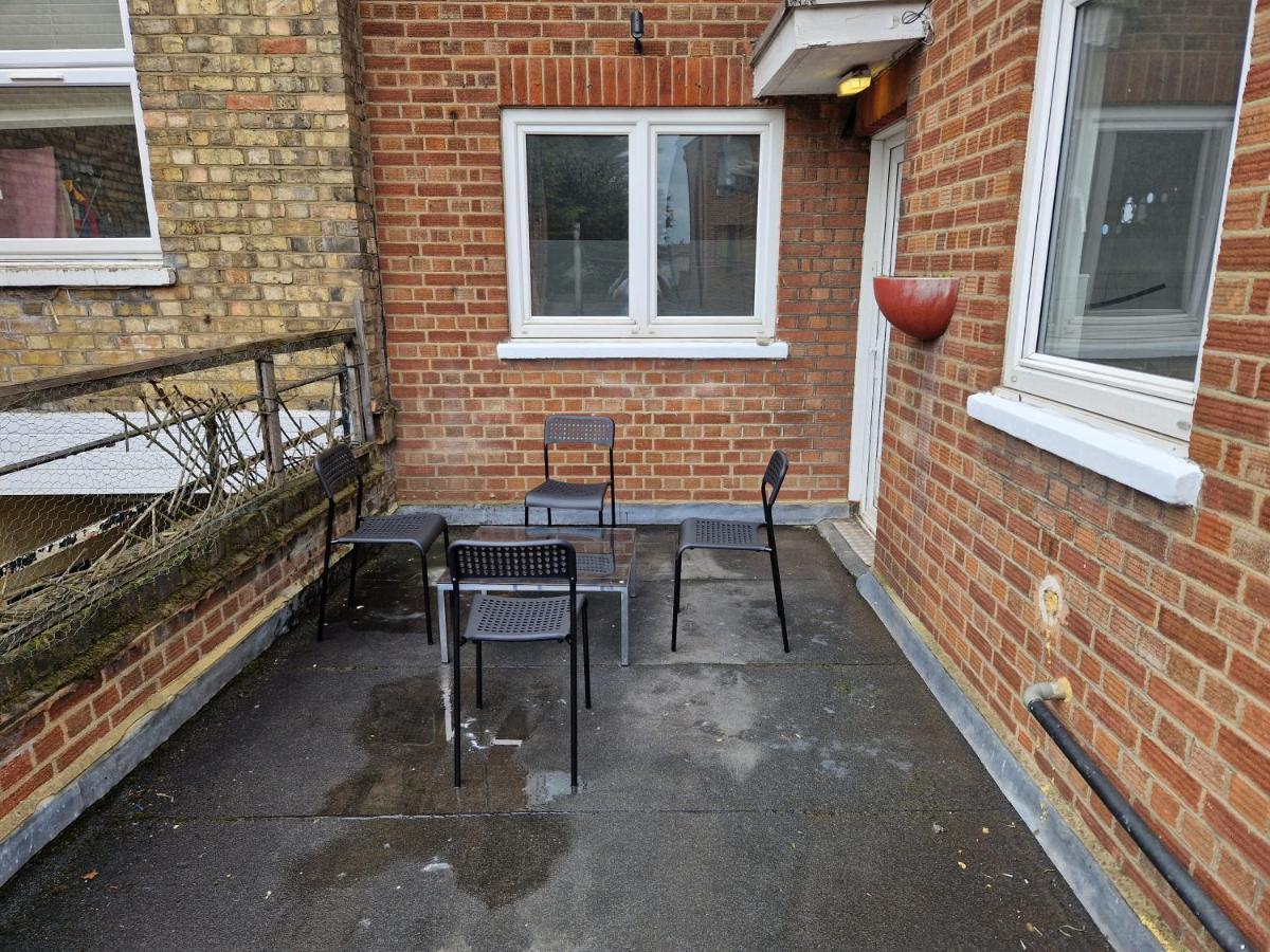 Finchley Holidays Whetstone Exterior photo